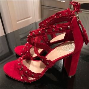 Vince Camuto red heals